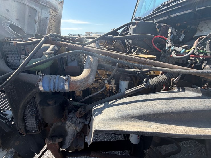 1997-freightliner-fl112-image-23