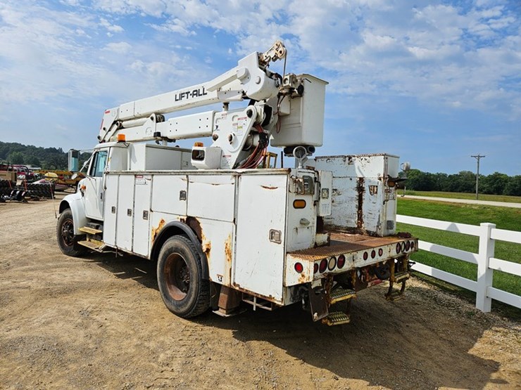 2001-international-4900-image-3