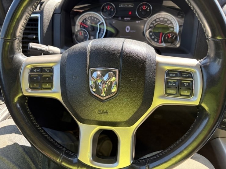 2017-ram-1500-laramie-image-35