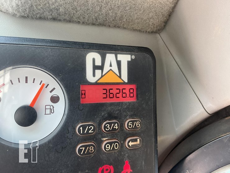 2015-caterpillar-259d-image-19