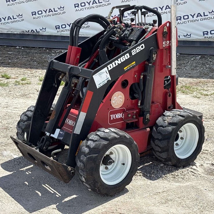 2003 TORO DINGO 220