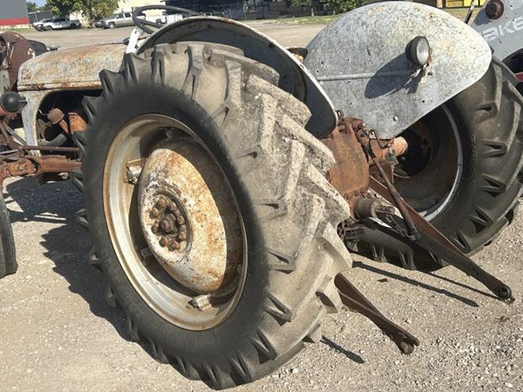 ford-tractor-image-6