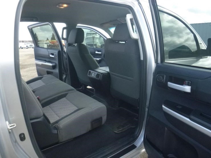 2015-toyota-tundra-image-8