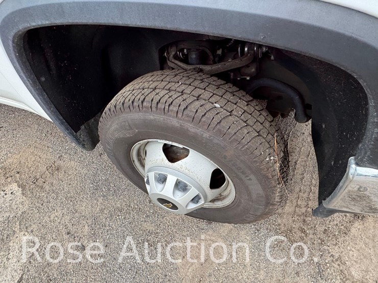 2022-chevrolet-3500-image-10