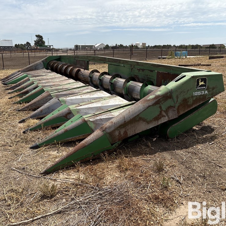 JOHN DEERE 1253A