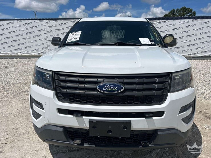 2018-ford-explorer-image-25