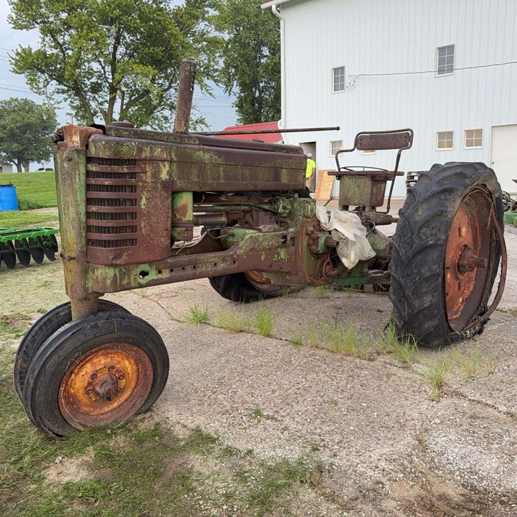 JOHN DEERE B