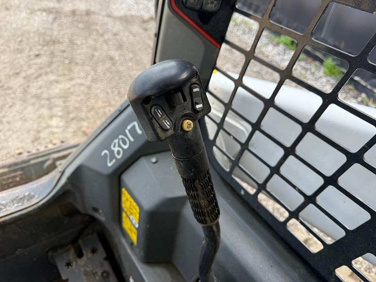 2021-bobcat-t66-image-21