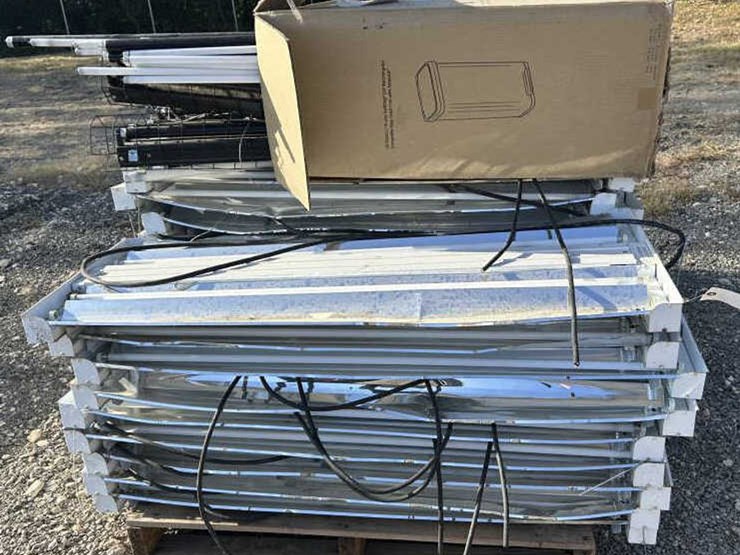 #2-•-high-bay-fluorescent-lights-&-black-light-bundle-image-1