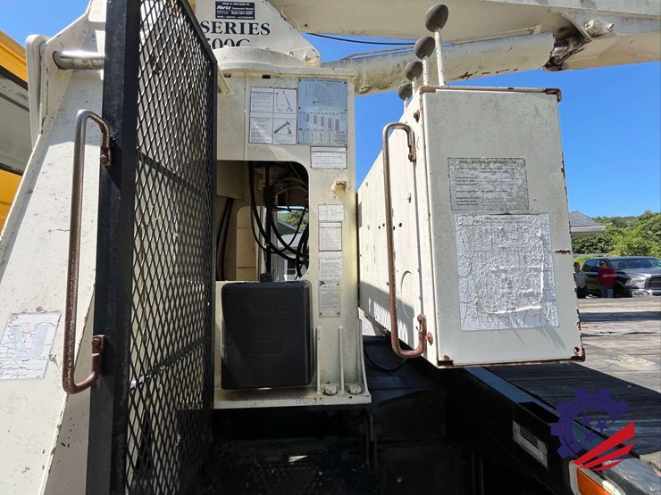 1999-freightliner-fl70-image-27