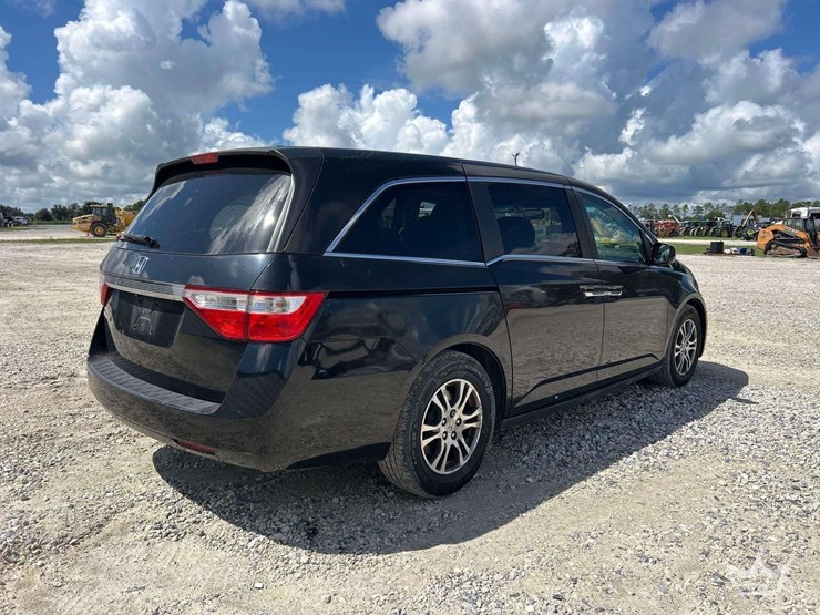 2011-honda-odyssey-image-3