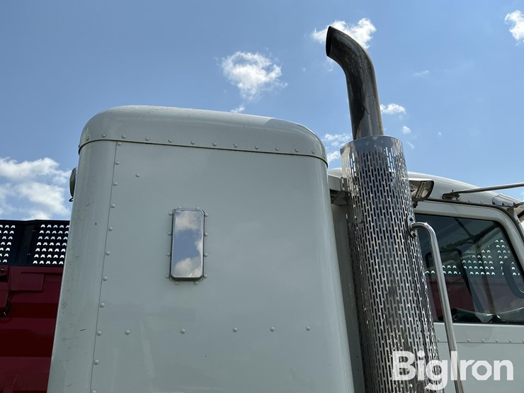 2015-peterbilt-365-image-18
