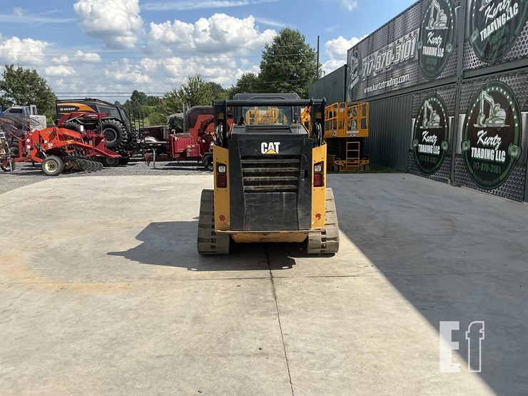2015-caterpillar-259d-image-3