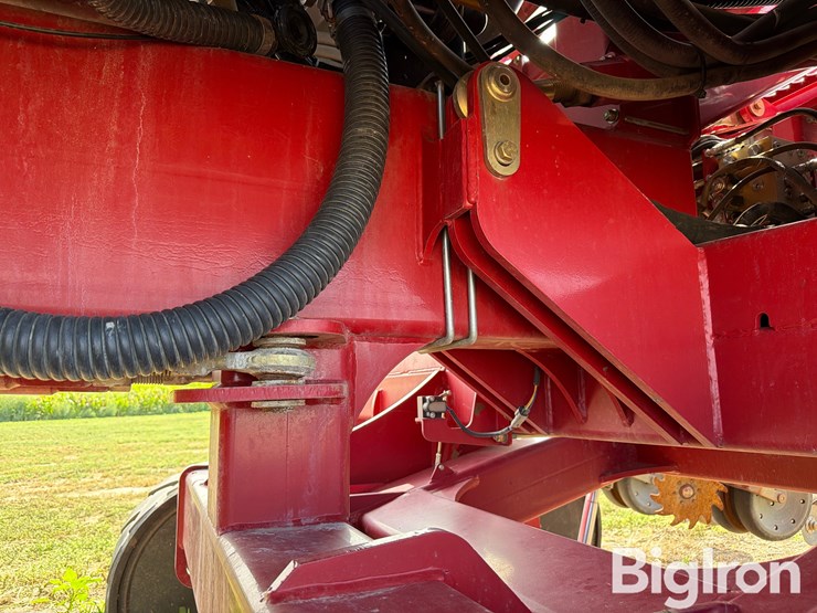 2015-titan-yieldtrac-tm24r-30-precision-tracked-planter-image-19