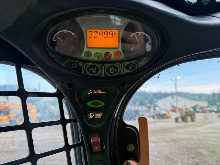 2020-bobcat-t595-image-25