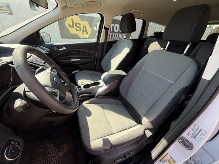 2015-ford-escape-se-image-23