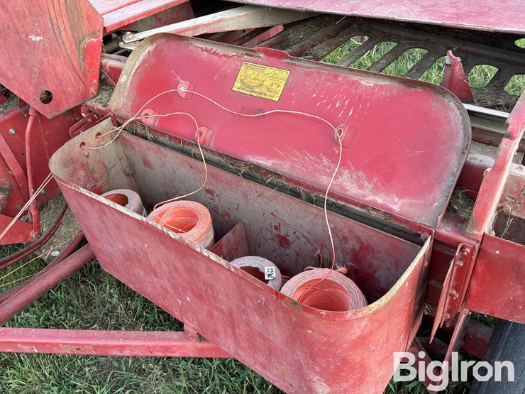 new-holland-hayliner-273-image-11