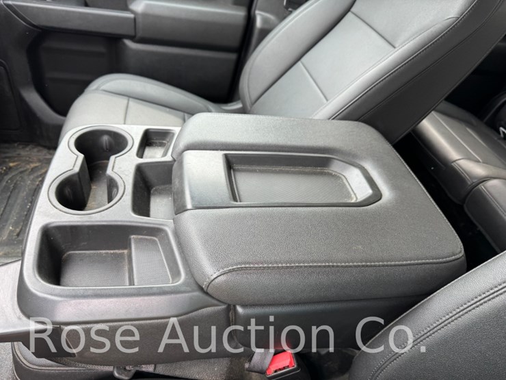 2022-chevrolet-3500-image-33