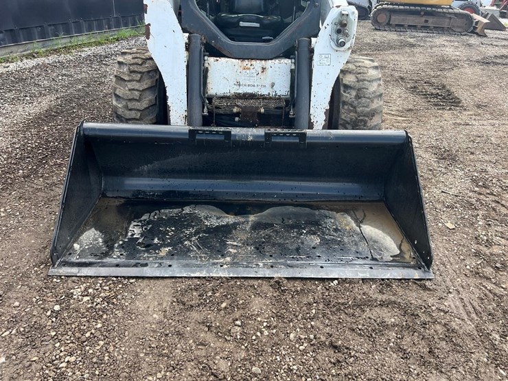 2011-bobcat-s750-image-10
