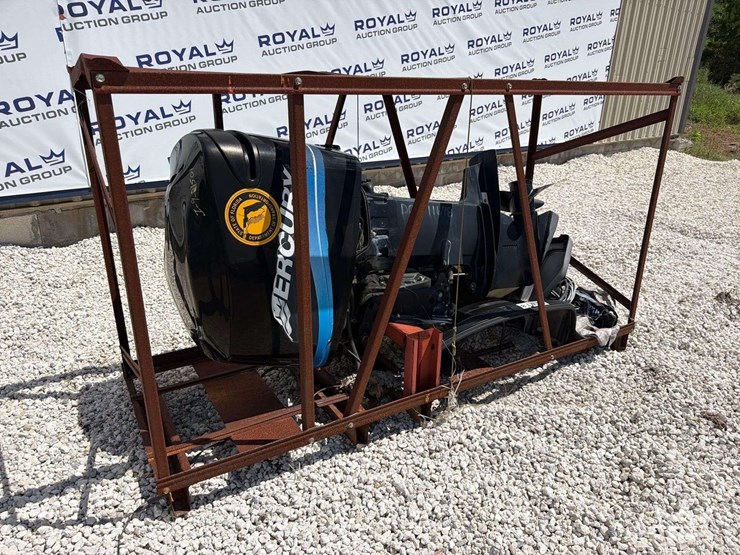 2002-mercury-135hp-outboard-boat-motor-image-1