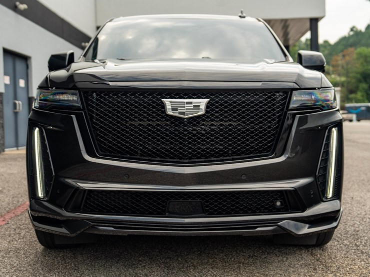 2024-cadillac-escalade-esv-image-2