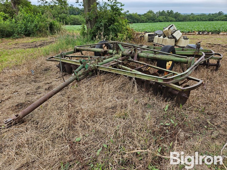 john-deere-12-image-1