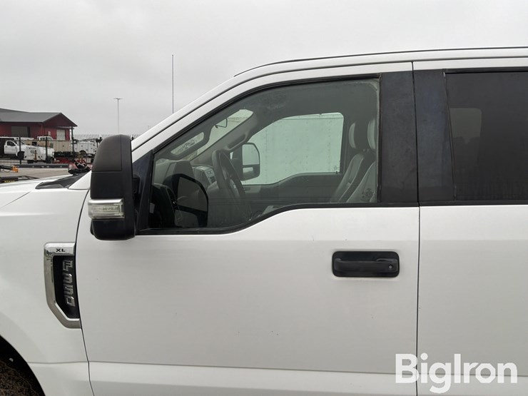 2019-ford-f350-xl-image-11