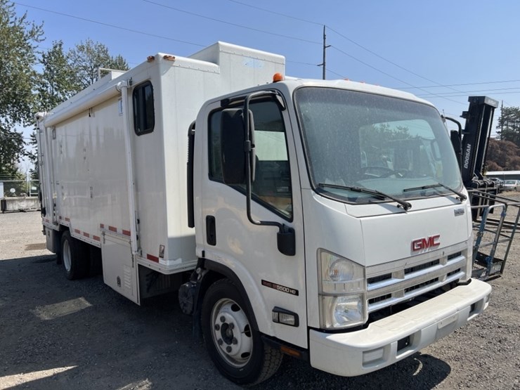 2008-gmc-w5500hd-image-2