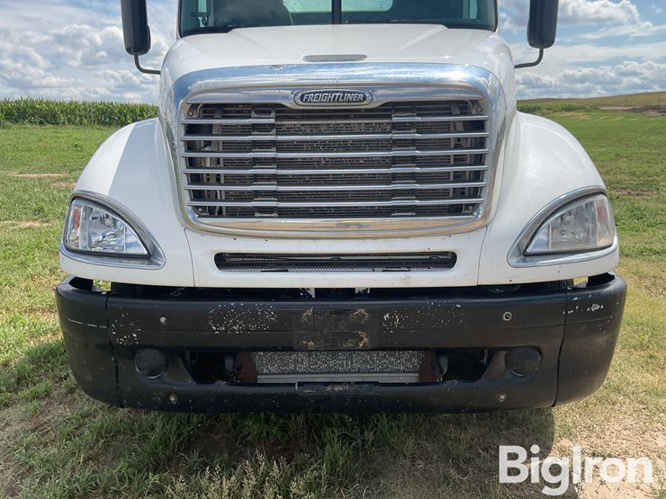 2007-freightliner-columbia-120-image-9