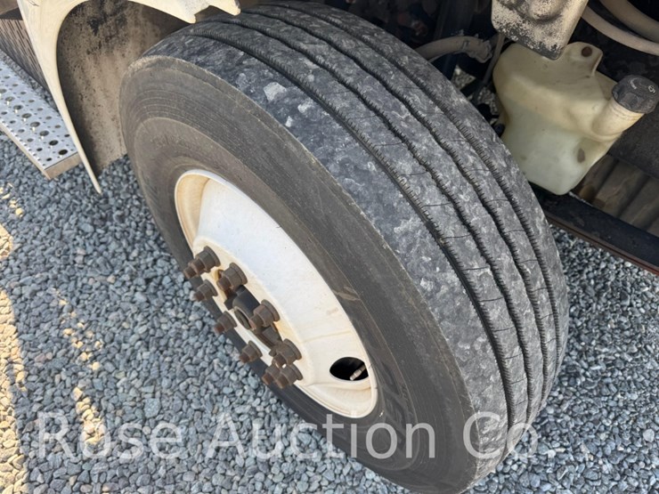 2015-freightliner-m2-112-single-axle-truck-tractor-(saluda,-va)-image-11