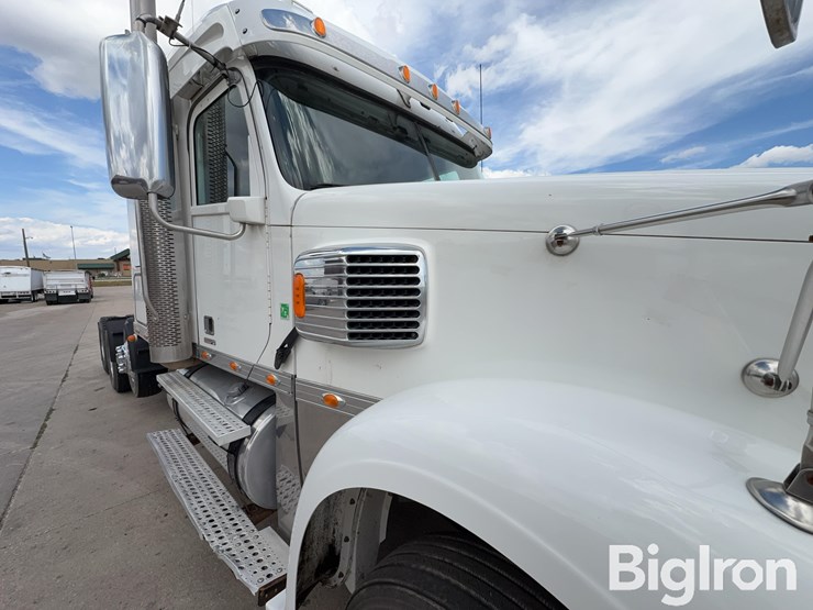 2012-freightliner-coronado-132-image-14