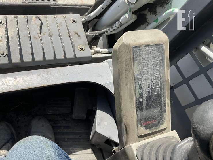 2013-takeuchi-tl230-image-15