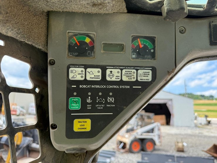 2005-bobcat-s250-image-23