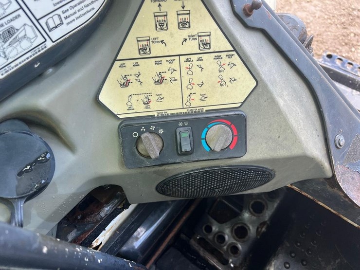 2011-bobcat-s750-image-25