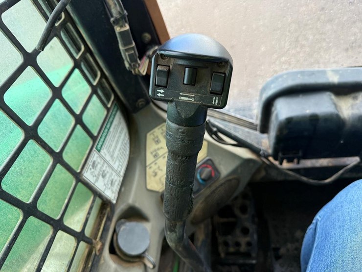 2013-bobcat-t650-image-25