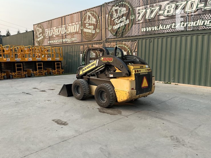 2016-new-holland-l228-image-2