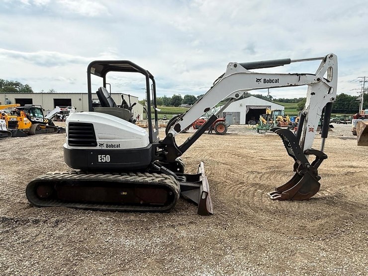 2011-bobcat-e50-image-5