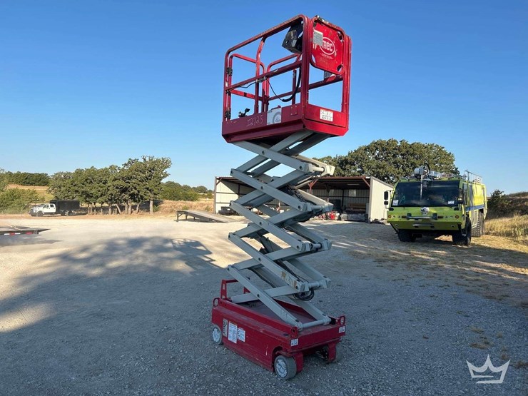 mec-scissor-lift-image-2