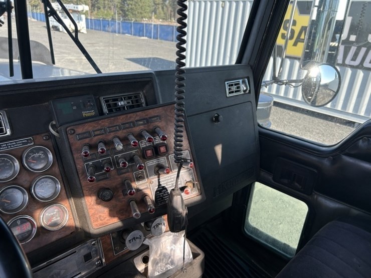 1999-kenworth-w900-image-16