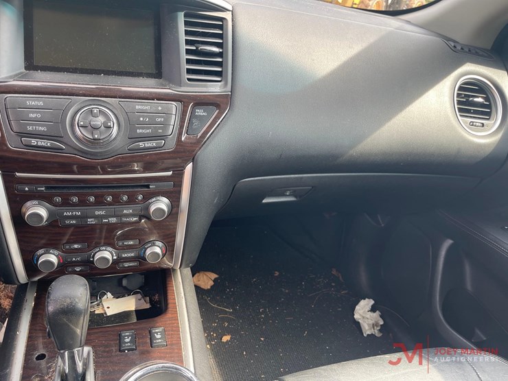 2013-nissan-pathfinder-sl-image-19