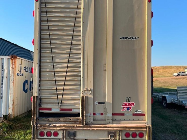 2012-wilson-livestock-trailer-image-3