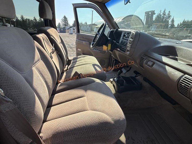1995-chevrolet-suburban-1500-ls-image-35