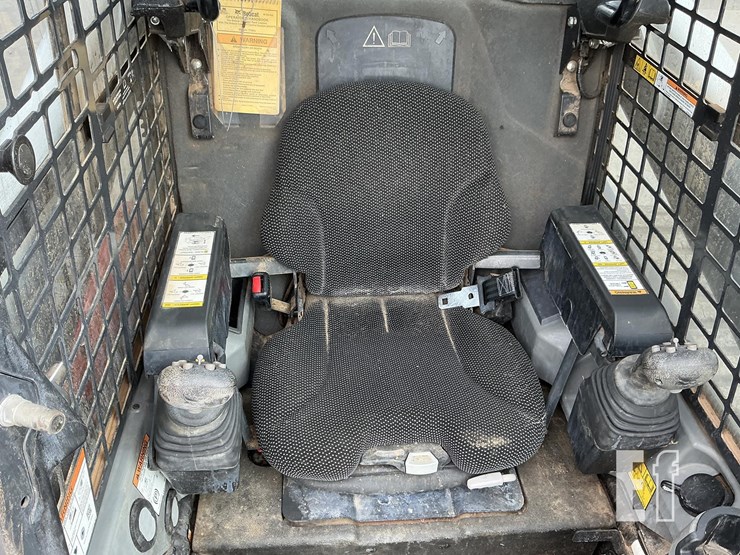 2023-bobcat-t770-image-14