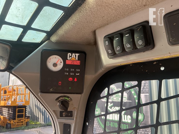 2020-caterpillar-249d3-image-15