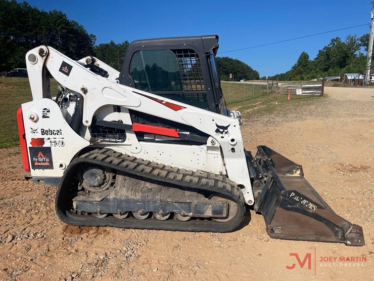 2022-bobcat-t740-image-2