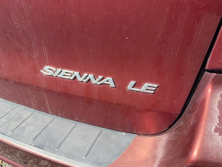2004-toyota-sienna-image-19