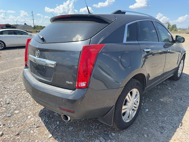 2012-cadillac-srx-image-10