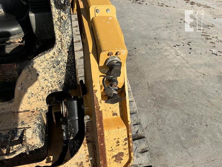 2020-caterpillar-249d3-image-13