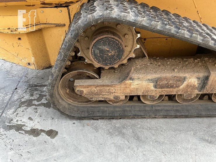 2014-deere-323e-image-10