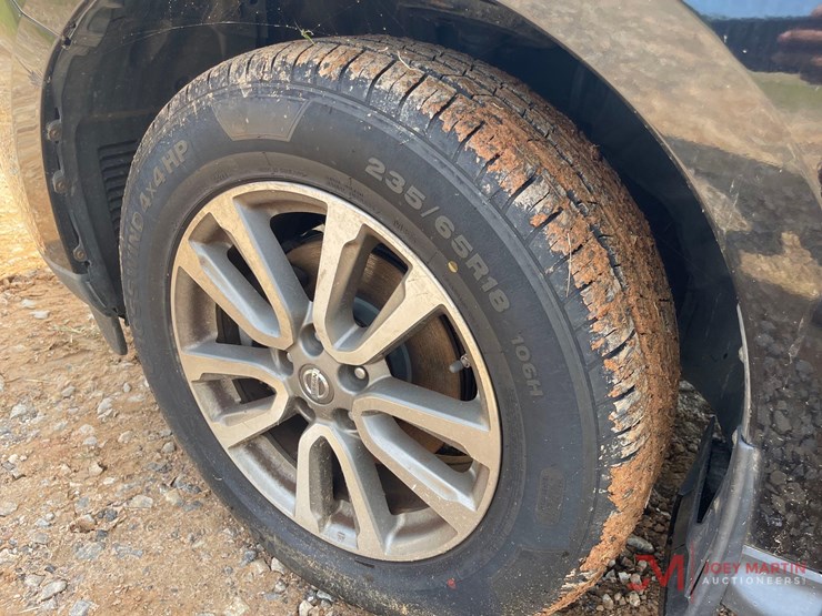 2013-nissan-pathfinder-sl-image-12